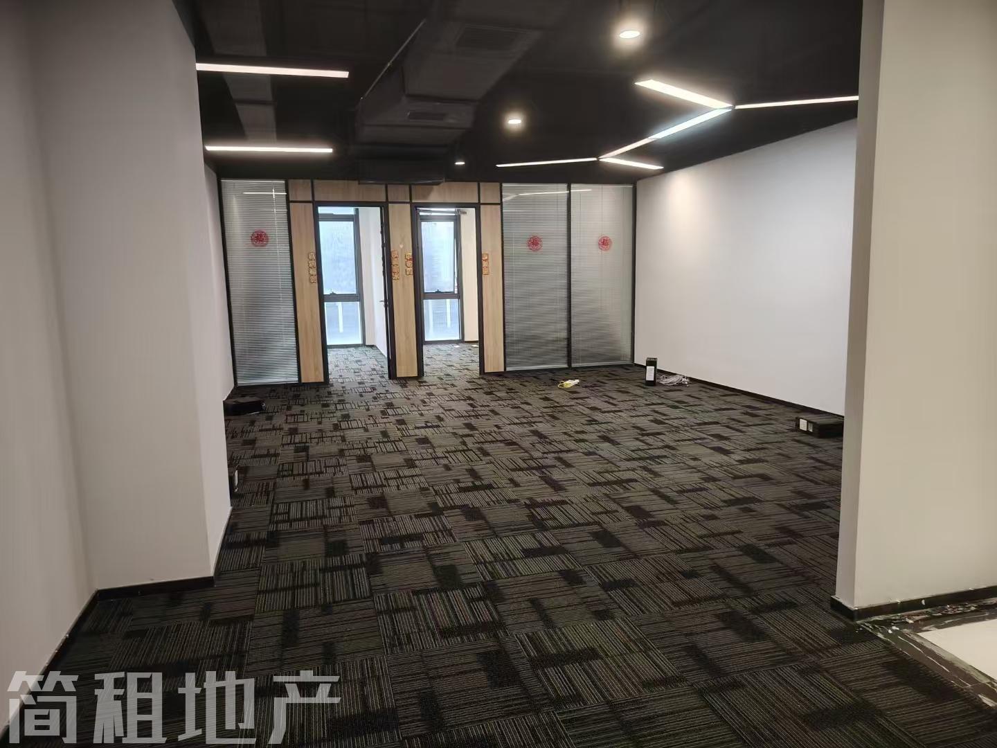 光明区凤凰城地铁站 邦凯科技园 精装183平 2+1 格局 可配家私