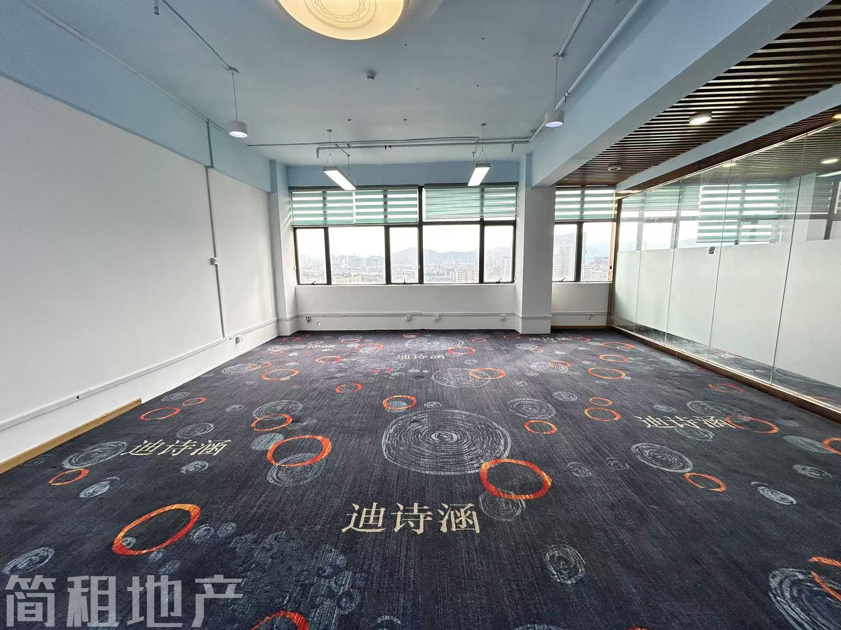 东面看湖景 采光好 大厅可坐16人 3+1 宝安沙井 高盛大厦