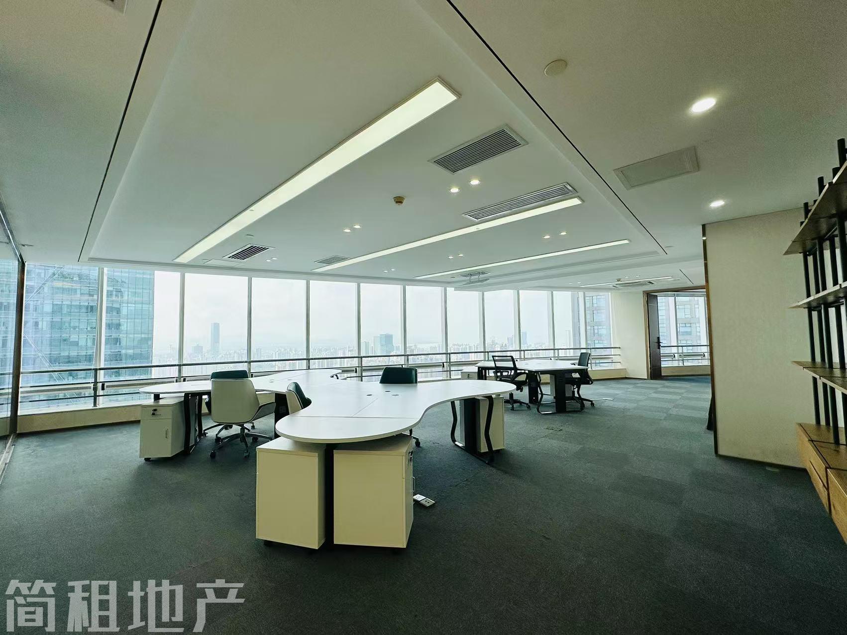 福田中心区 财富大厦 精装202.5平 朝南 2+1格局 高区 视野极好 带家私