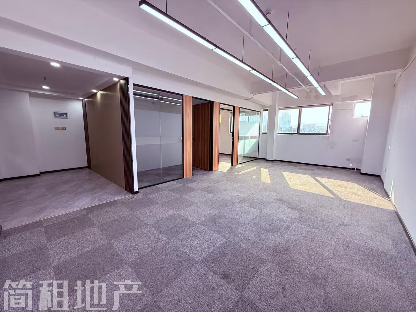 清湖 恒博利荣丰产业园 精装138平 1+1格局 大厅可坐12人