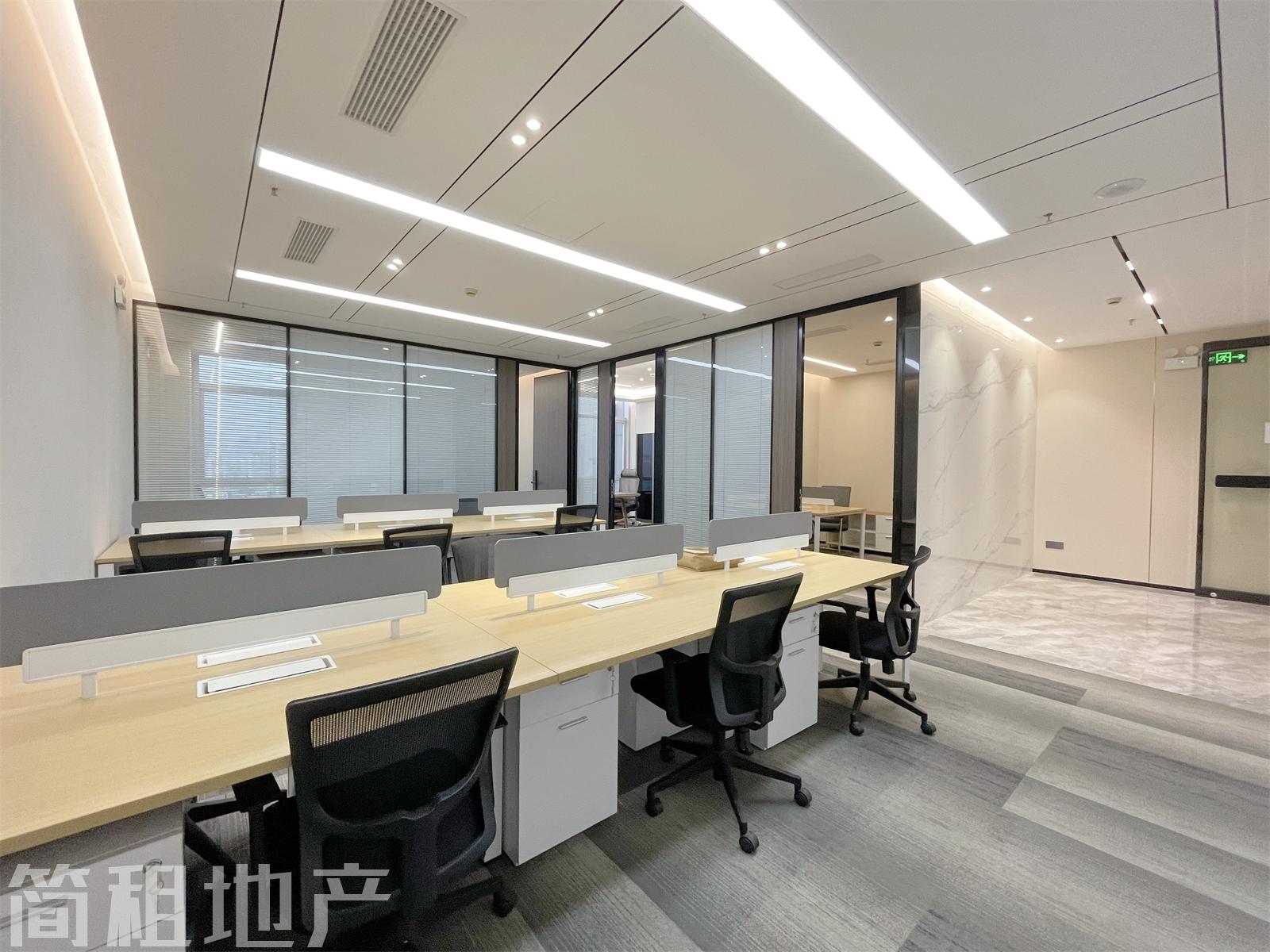 高使用率 户型方正 带家具 空调自控 卓越时代广场