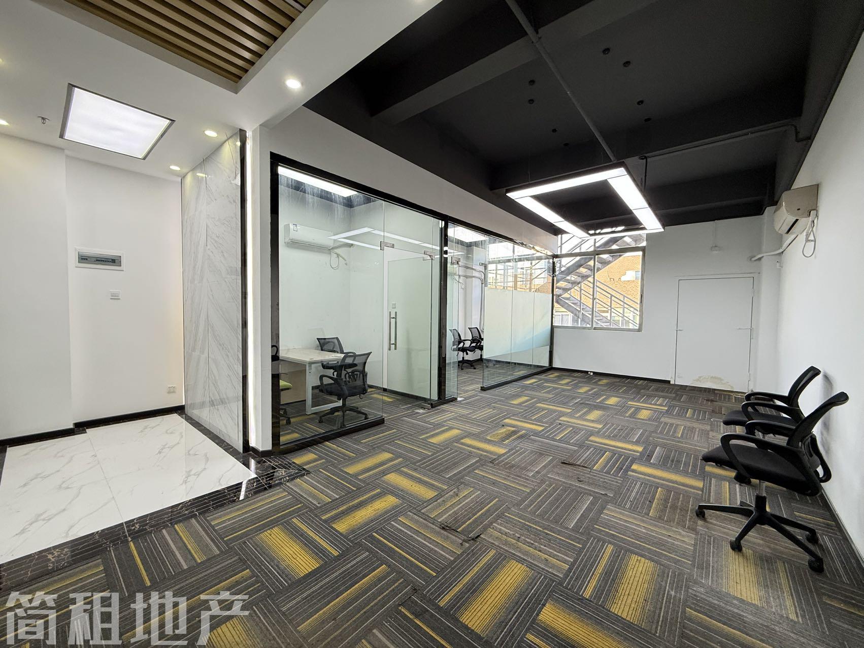 使用率七成 麻雀岭工业区精装2+1格局 6k含税 使用率七成 麻雀岭工业区精装2+1格局 6k含税