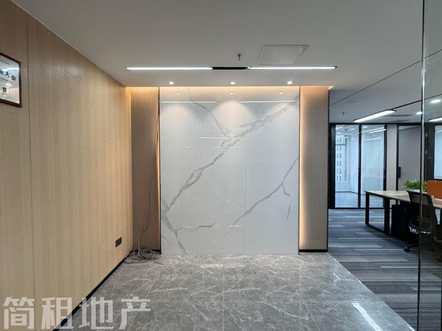 卓越大厦 精装368平 5+1格局 东南向 地铁口 带家私拎包入驻办公_简租地产